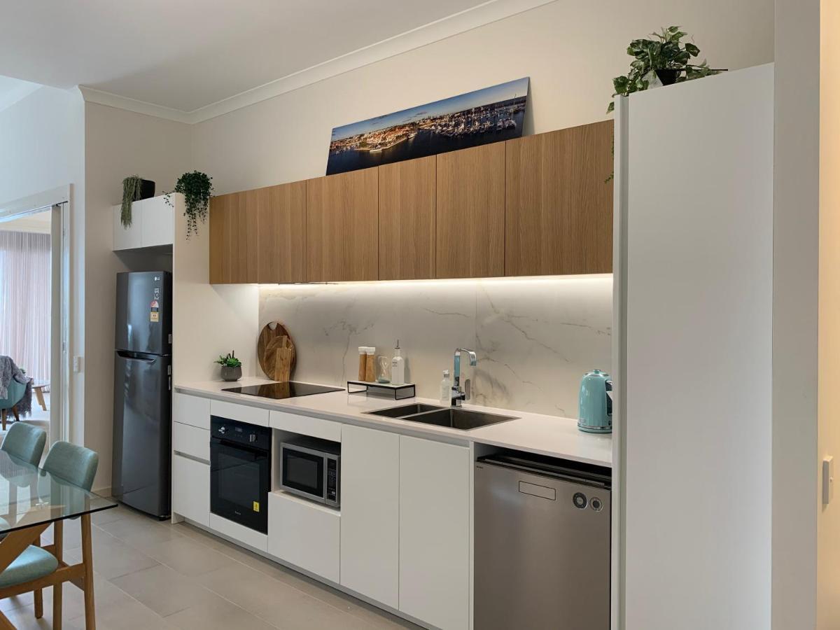 Mariner'S Cove ~ Luxe Waterfront Apartment Mindarie Esterno foto