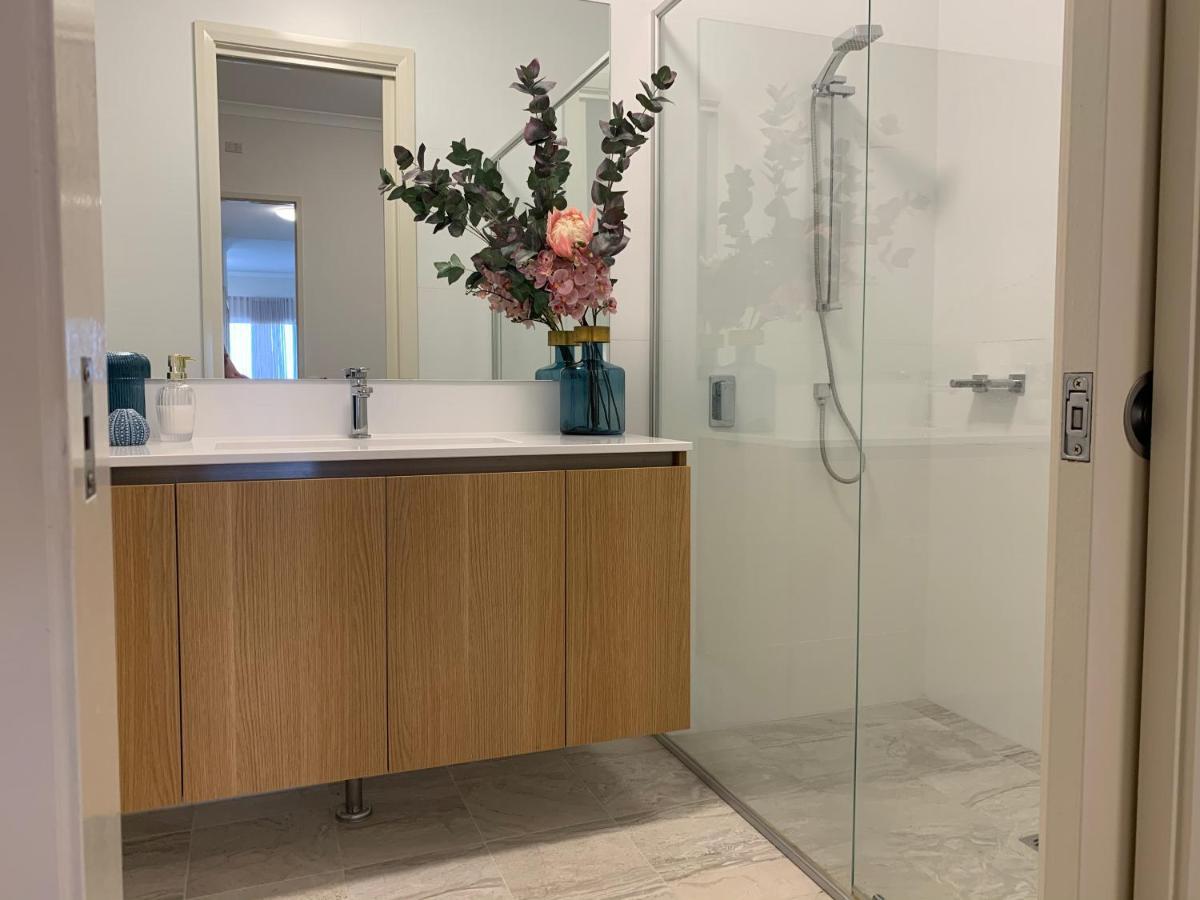 Mariner'S Cove ~ Luxe Waterfront Apartment Mindarie Esterno foto